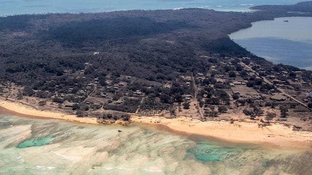 Das Südsee-Archipel Tonga ist nach dem Vulkanausbruch mit einer Ascheschicht bedeckt. Das Südsee-Archipel Tonga ist nach dem Vulkanausbruch mit einer Ascheschicht bedeckt.