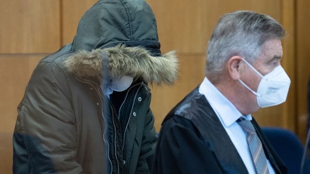 Gegen den aus Syrien stammenden Arzt hat im Frankfurter Oberlandesgericht der Prozess begonnen. Gegen den aus Syrien stammenden Arzt hat im Frankfurter Oberlandesgericht der Prozess begonnen.