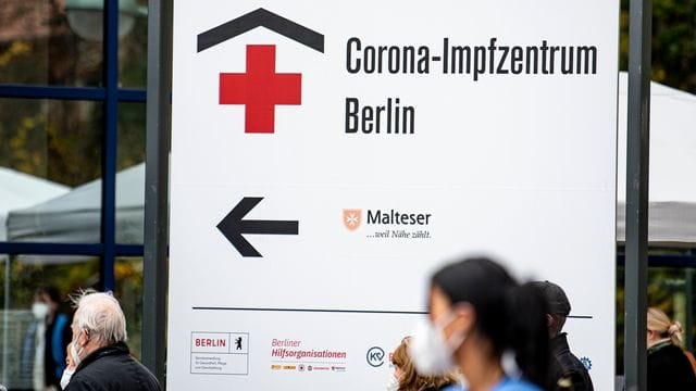 Corona-Impfzentrum Berlin Messe. Corona-Impfzentrum Berlin Messe.