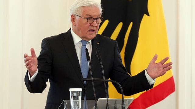 Bundespräsident Frank-Walter Steinmeier beim Bürgerdialog im Schloss Bellevue. Bundespräsident Frank-Walter Steinmeier beim Bürgerdialog im Schloss Bellevue.