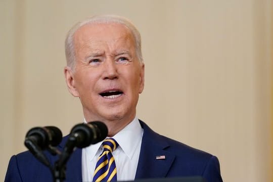 Joe Biden, Präsident der USA, spricht während einer Pressekonferenz im East Room des Weißen Hauses.