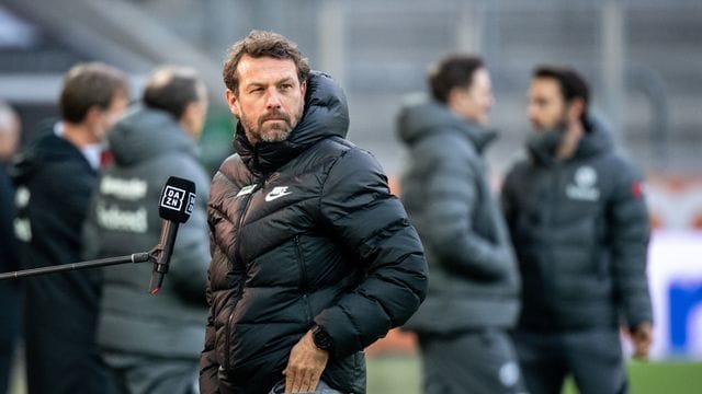 Augsburgs Trainer Markus Weinzierl kann den Zuschauer-Ausschluss nicht nachvollziehen. Augsburgs Trainer Markus Weinzierl kann den Zuschauer-Ausschluss nicht nachvollziehen.
