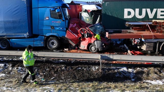 Massenkarambolage auf der Autobahn bei Horovice.