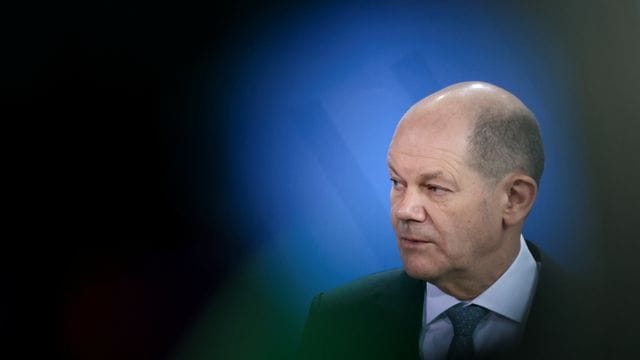 Die Arbeit des neuen Bundeskanzlers Olaf Scholz wird von vielen nicht positiv bewertet. Die Arbeit des neuen Bundeskanzlers Olaf Scholz wird von vielen nicht positiv bewertet.
