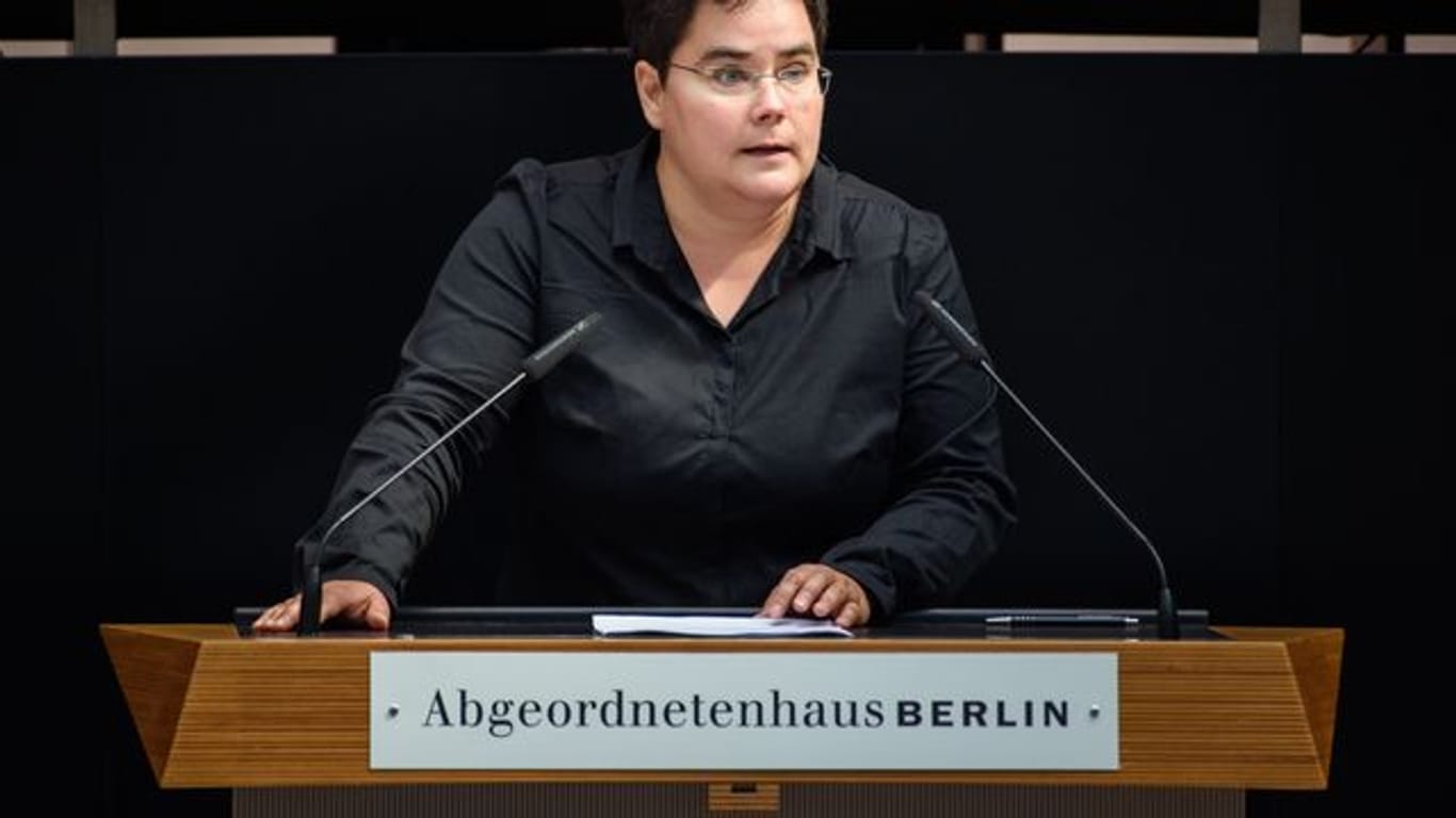 Marianne Burkert-Eulitz (Bündnis 90/Die Grünen) spricht (Archivbild): Die bildungspolitische Sprecherin verteidigte die weiterhin geltende Präsenzpflicht an Schulen.