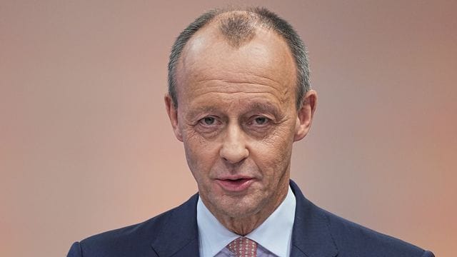 Hofft auf eine Acht vor seinem Ergebnis auf dem Online-Wahlparteitag: Friedrich Merz stellt sich zur Wahl zum neuen CDU-Vorsitzenden. Hofft auf eine Acht vor seinem Ergebnis auf dem Online-Wahlparteitag: Friedrich Merz stellt sich zur Wahl zum neuen CDU-Vorsitzenden.
