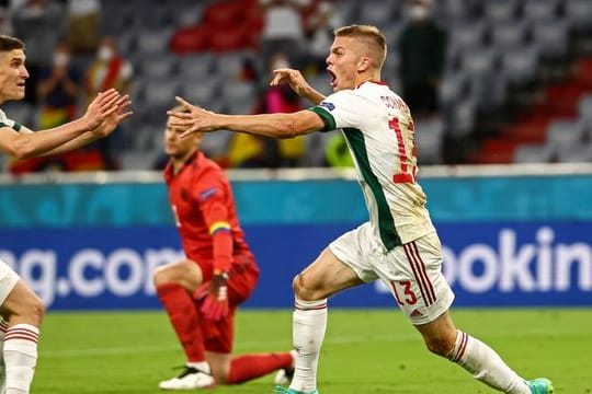Ungarns Andras Schäfer (r) wechselt zu Union Berlin.