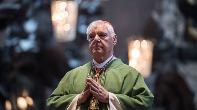 Kardinal Gerhard Ludwig Müller im Dom: Der Kardinal stellt sich vor Joseph Ratzinger. Kardinal Gerhard Ludwig Müller im Dom: Der Kardinal stellt sich vor Joseph Ratzinger.