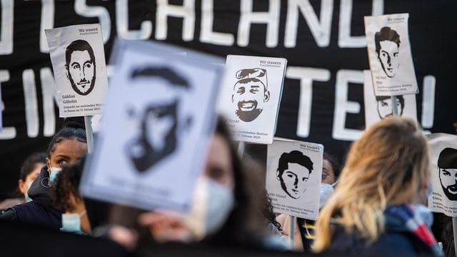 Angehörige der Opfer kritisieren, dass sie nach der Tat keinen Ansprechpartner gehabt haben. Angehörige der Opfer kritisieren, dass sie nach der Tat keinen Ansprechpartner gehabt haben.