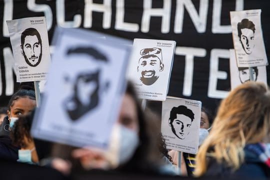 Angehörige der Opfer kritisieren, dass sie nach der Tat keinen Ansprechpartner gehabt haben.
