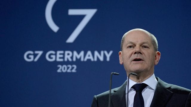 Bundeskanzler Olaf Scholz (SPD) spricht bei einer gemeinsamen Pressekonferenz im Anschluss an eine Klausurtagung des Bundeskabinetts. Bundeskanzler Olaf Scholz (SPD) spricht bei einer gemeinsamen Pressekonferenz im Anschluss an eine Klausurtagung des Bundeskabinetts.