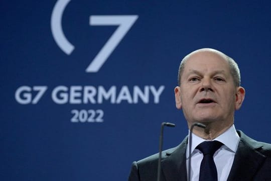 Bundeskanzler Olaf Scholz (SPD) spricht bei einer gemeinsamen Pressekonferenz im Anschluss an eine Klausurtagung des Bundeskabinetts.