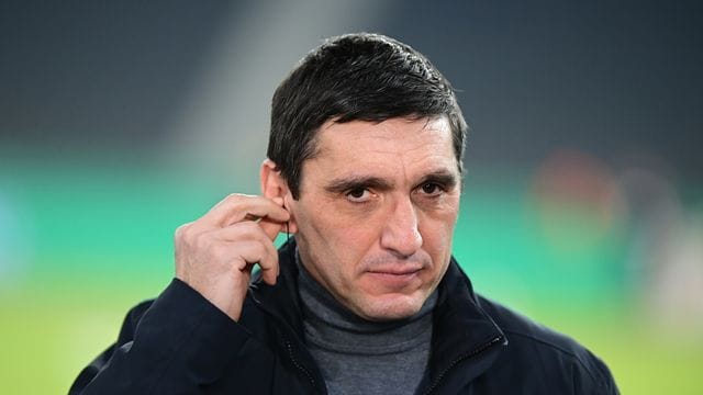 Herthas Trainer Tayfun Korkut sieht das Spiel gegen den FC Bayern München als Herausforderung. Herthas Trainer Tayfun Korkut sieht das Spiel gegen den FC Bayern München als Herausforderung.
