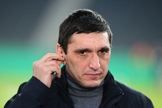 Herthas Trainer Tayfun Korkut sieht das Spiel gegen den FC Bayern München als Herausforderung.