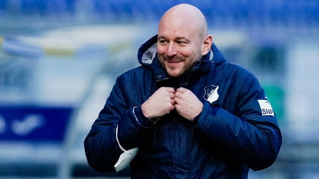 Alexander Rosen, Hoffenheims Direktor Profifussball, freut sich auf den Neuzugang Justin Che. Alexander Rosen, Hoffenheims Direktor Profifussball, freut sich auf den Neuzugang Justin Che.