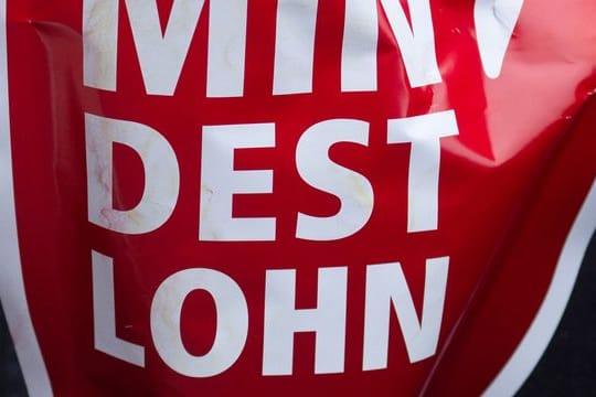 Der gesetzliche Mindestlohn soll nun im Oktober auf zwölf Euro steigen.