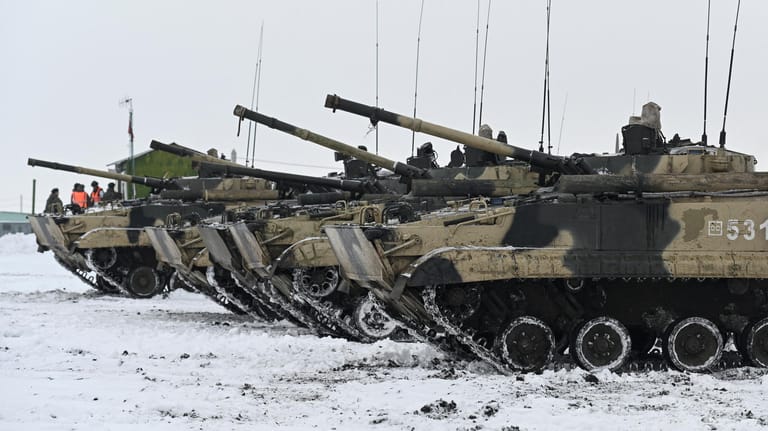 Russische Panzer bei einem Manöver bei Rostow: Die Lage an der Grenze zur Ukraine ist weiterhin angespannt.