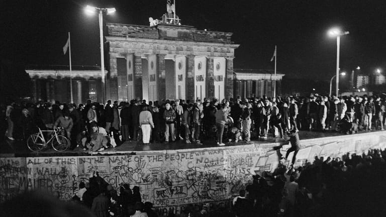 Der Fall der Berliner Mauer im Jahr 1989: Der anschließende Zusammenbruch der Sowjetunion hat das globale Kräftegleichgewicht massiv verändert.