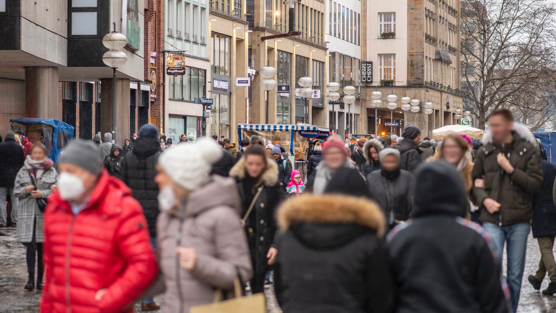 Fußgängerzone in München: Teile der Bevölkerung scheinen bereits eine Immunabwehr auch gegen neue Corona-Varianten entwickelt zu haben.