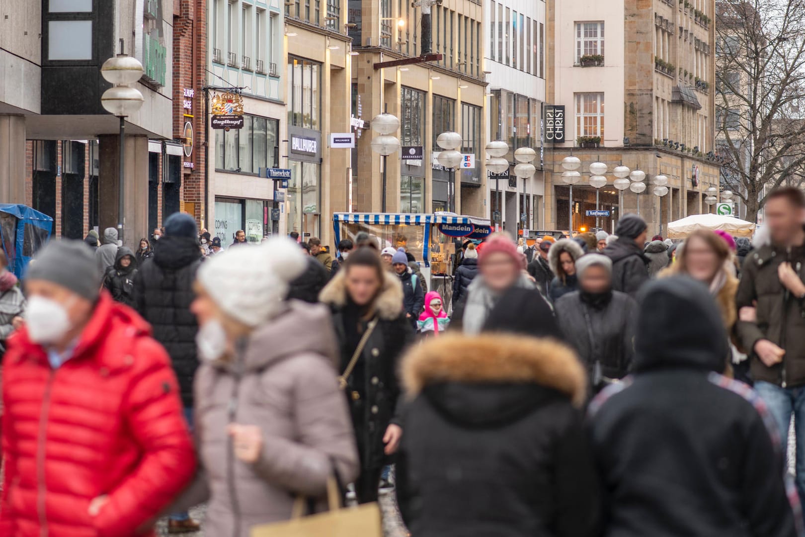 Fußgängerzone in München: Teile der Bevölkerung scheinen bereits eine Immunabwehr auch gegen neue Corona-Varianten entwickelt zu haben.