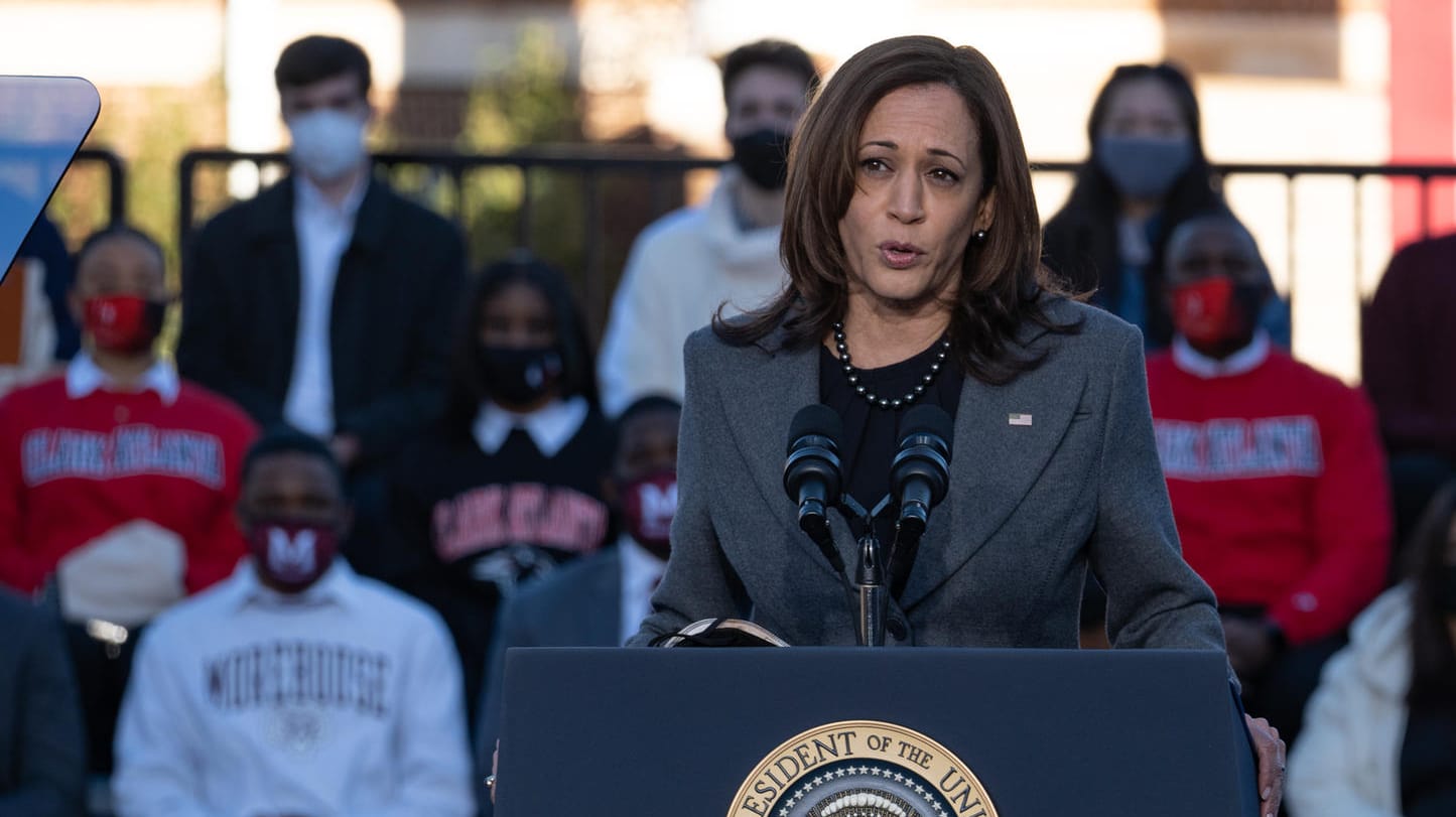 US-Vizepräsidentin Kamala Harris: Ihre Wagenkolonne fuhr mit wenigen Metern Abstand an dem Sprengsatz vorbei.