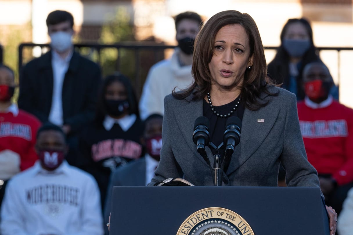 US-Vizepräsidentin Kamala Harris: Ihre Wagenkolonne fuhr mit wenigen Metern Abstand an dem Sprengsatz vorbei.