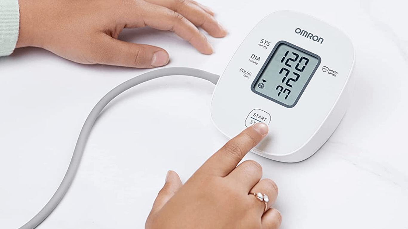 Die Gesundheit stets im Blick haben Sie mit dem Blutdruckmessgerät von Omron.