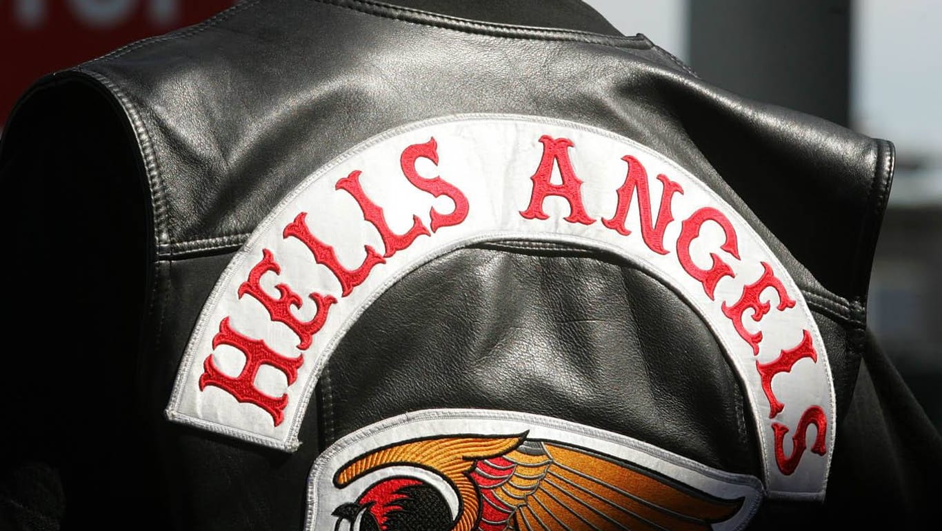 Rocker mit Hells-Angels-Jacke (Symbolbild): Das Opfer soll Kontakte zur Rockergruppierung gehabt haben.