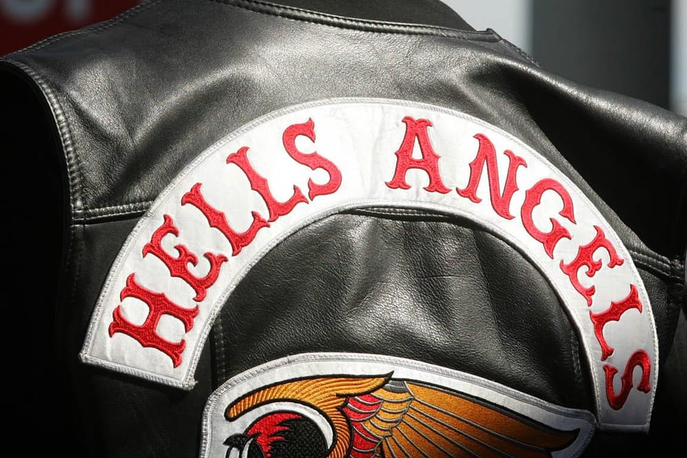Rocker mit Hells-Angels-Jacke (Symbolbild): Das Opfer soll Kontakte zur Rockergruppierung gehabt haben.