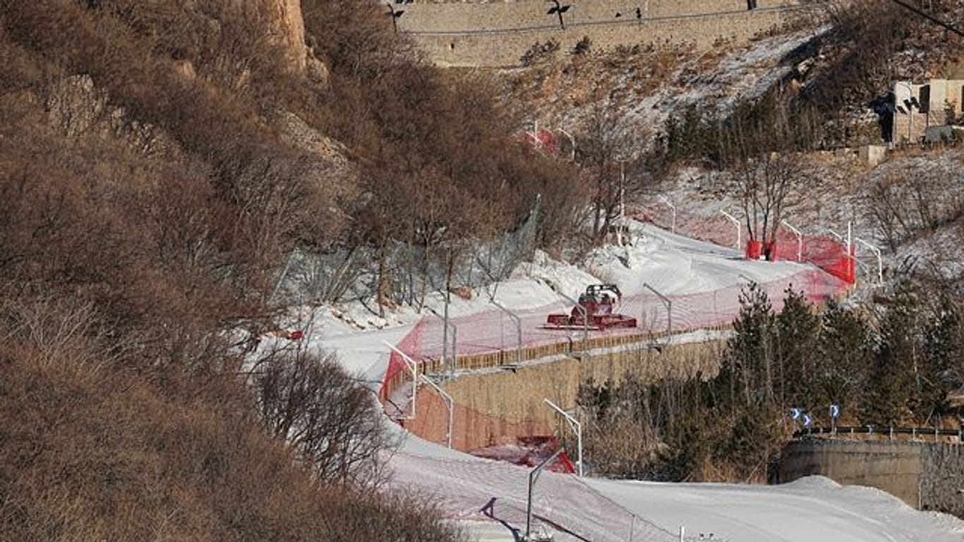 Eine Skipiste im Nationalen Ski-Alpin-Zentrum wird vorbereitet.