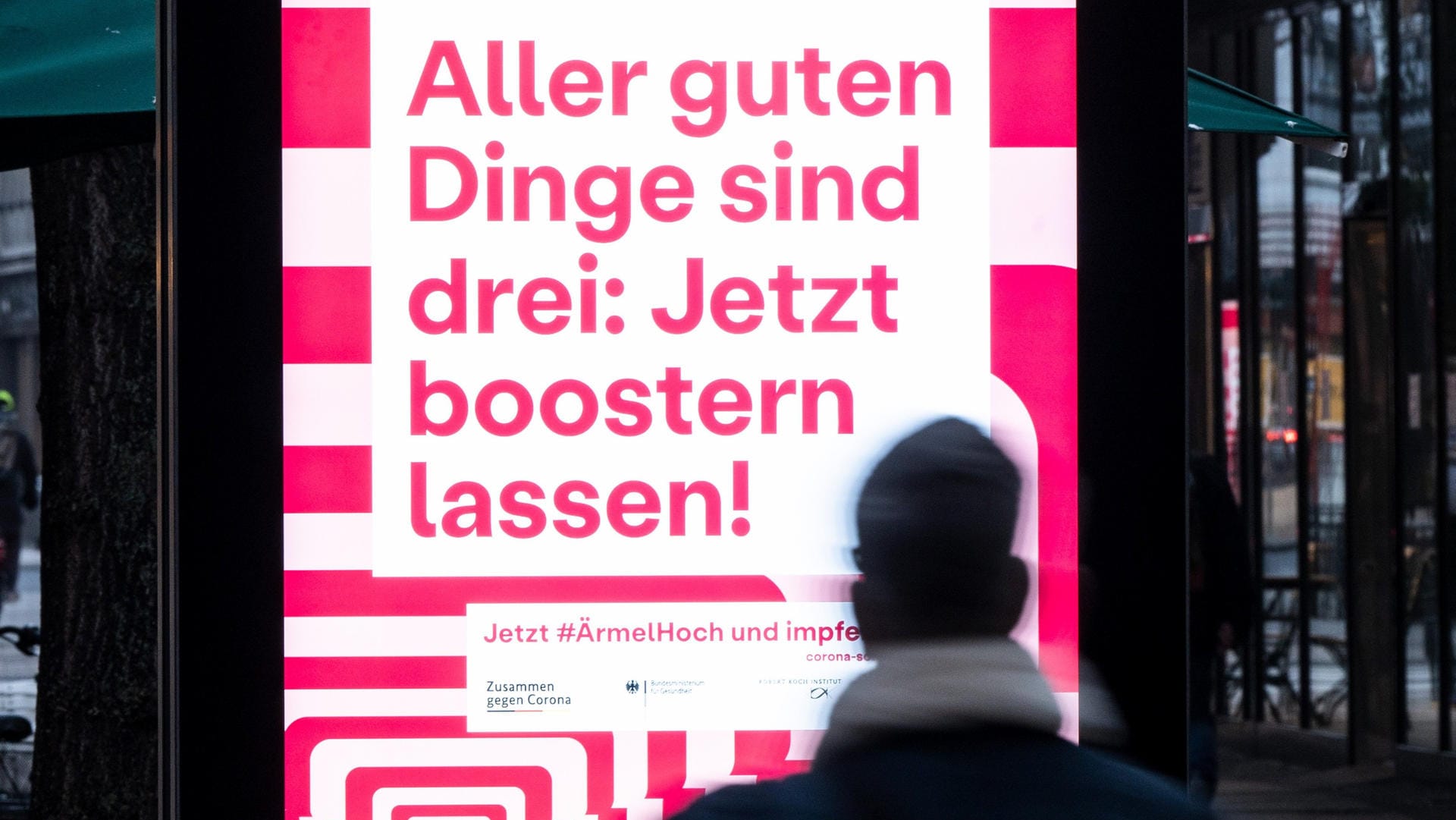 "Jetzt boostern lassen": Das Verb "boostern" ist zum Anglizismus des Jahres 2021 gekürt worden.