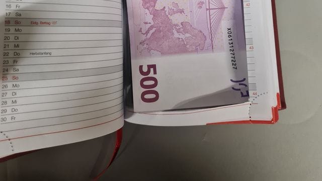Ausgehöhlter Terminkalender Ausgehöhlter Terminkalender