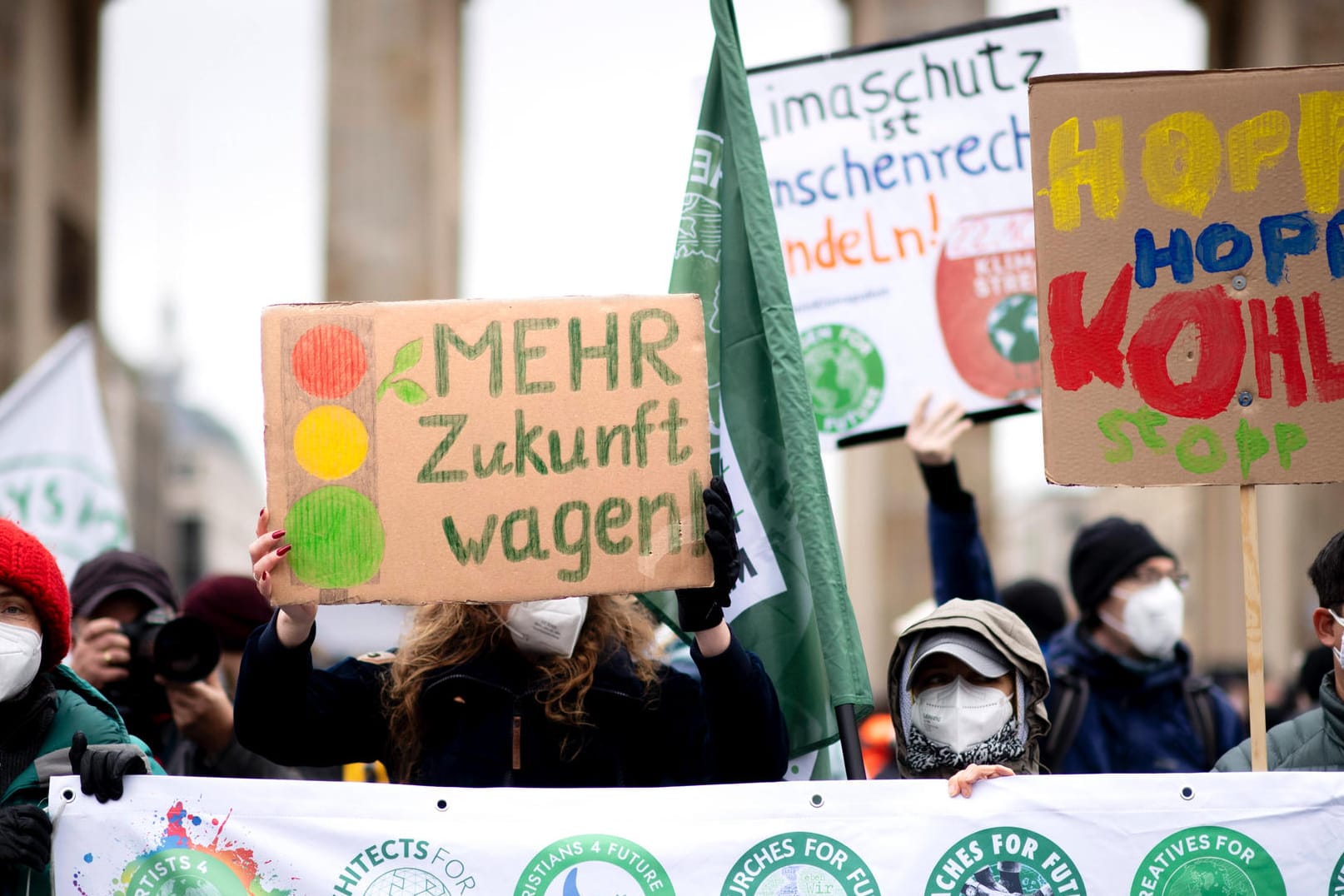 Proteste für mehr Klimaschutz (Archivbild): Bei dem Bundes-Klimaschutzgesetz waren die Klimaschützer noch erfolgreich, bei Klagen auf der Landesebene dagegen nicht.