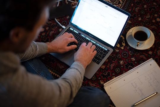 Die Zahl der Beschäftigten im Homeoffice ist im Januar leicht gestiegen.