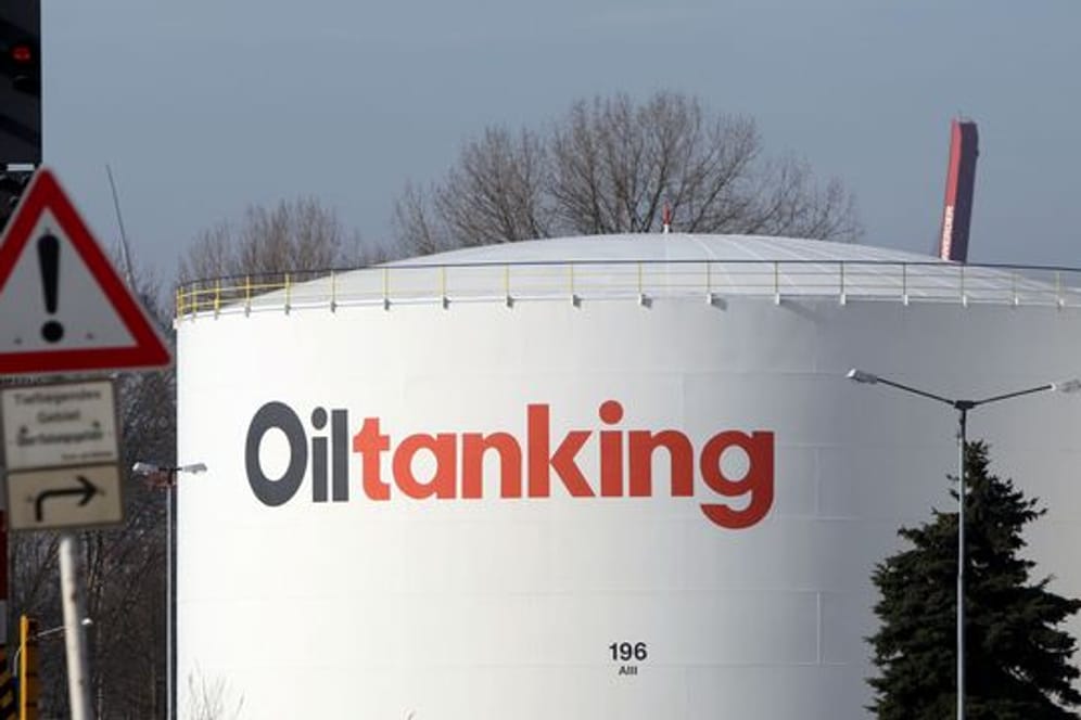 Ein Öltank der Firma Oiltanking in Hamburg.