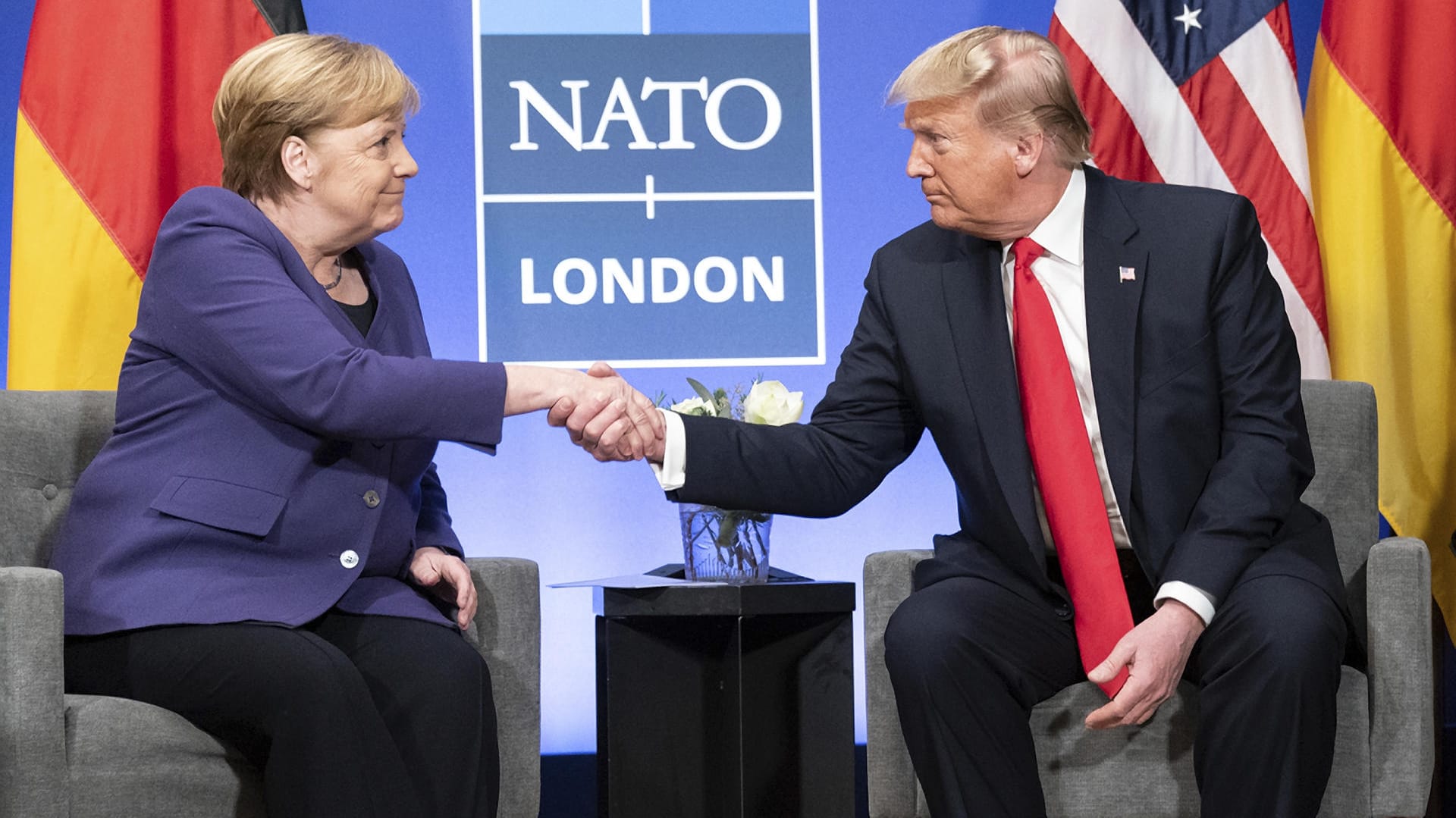 "Kapitulation": Angela Merkel und Donald Trump im Jahr 2019 beim NATO-Gipfel in London