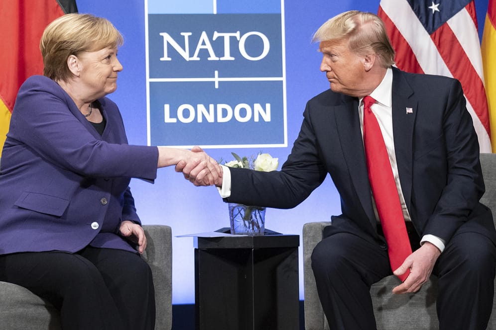 "Kapitulation": Angela Merkel und Donald Trump im Jahr 2019 beim NATO-Gipfel in London