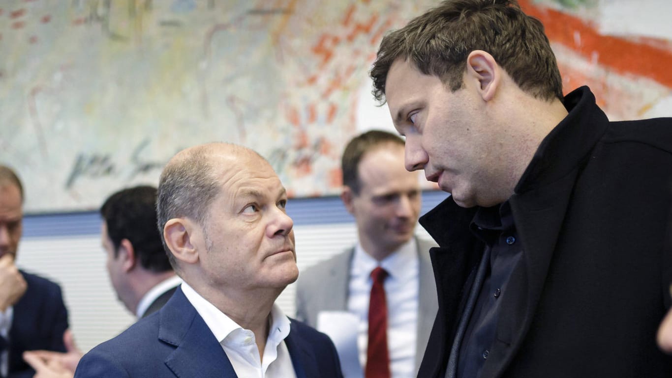 Olaf Scholz und Lars Klingbeil: der Kanzler, der SPD-Chef und die Haltung zu Russland.