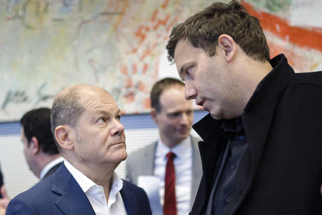 Olaf Scholz und Lars Klingbeil: der Kanzler, der SPD-Chef und die Haltung zu Russland.