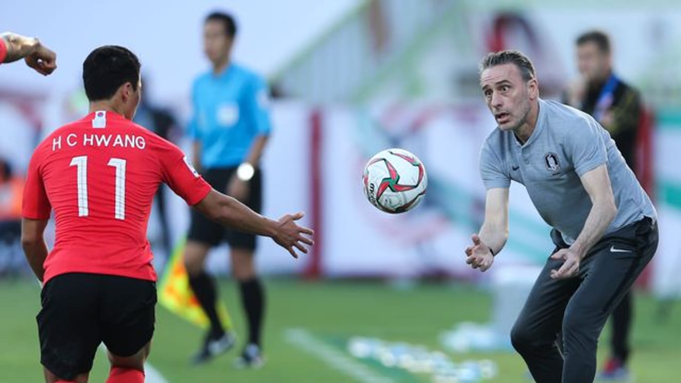 Trainer Paulo Bento (r) und Südkorea sind bei der WM in Katar dabei.