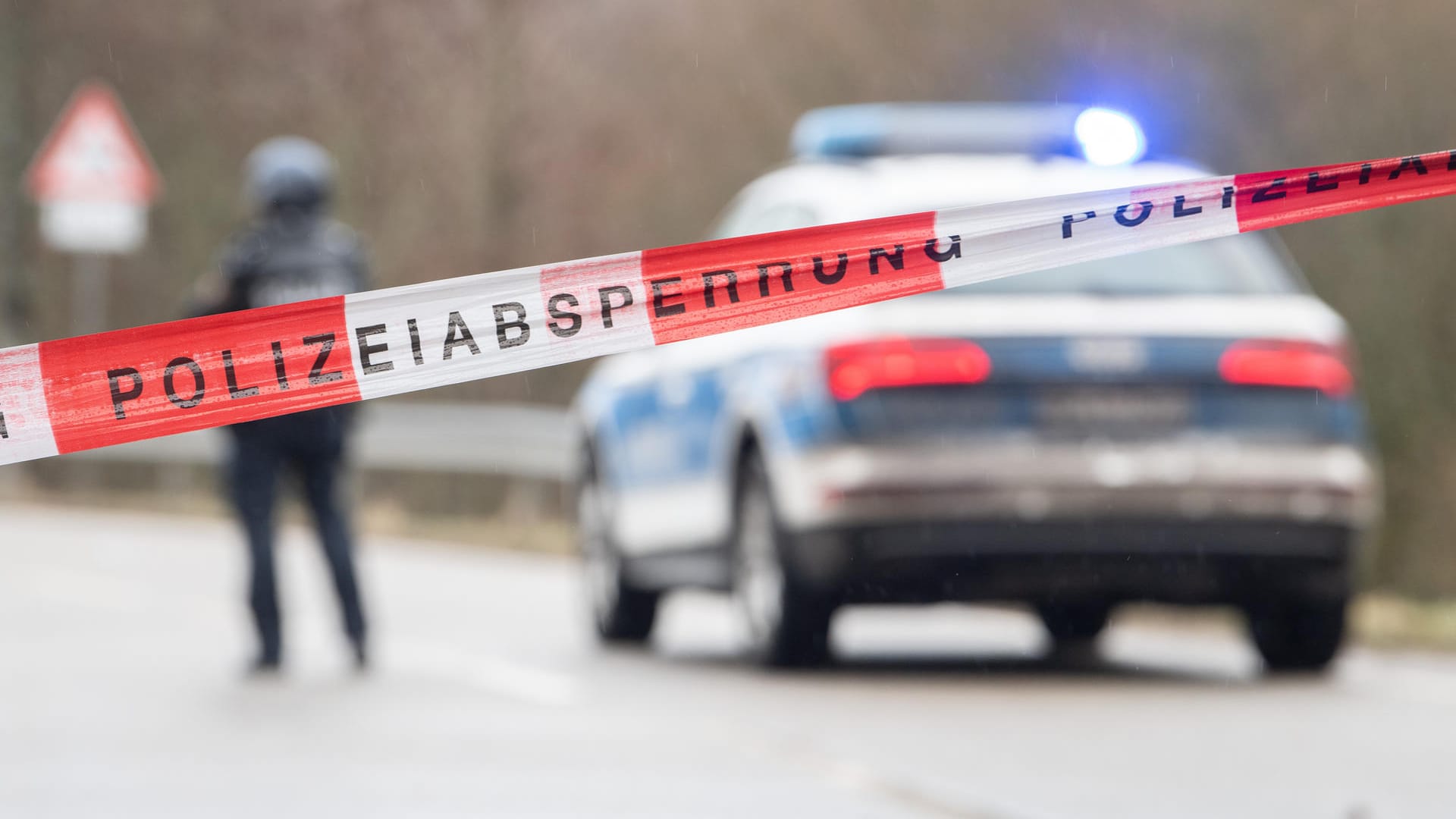 Polizei sichert den Tatort in Rheinland-Pfalz ab: "Das kann mit einer Freiheitsstrafe zwischen drei Monaten und fünf Jahren belegt werden."