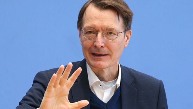 Karl Lauterbach: Der Gesundheitsminister fällt wegen einer Erkältung aus.