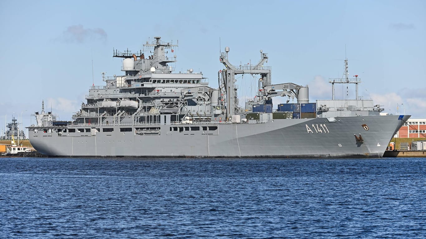 Das Marine-Schiff "Berlin": Mehrere Besatzungsmitglieder haben sich mit Corona angesteckt.