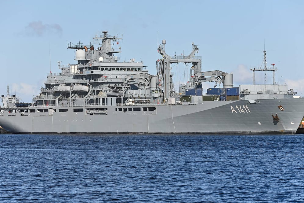 Das Marine-Schiff "Berlin": Mehrere Besatzungsmitglieder haben sich mit Corona angesteckt.