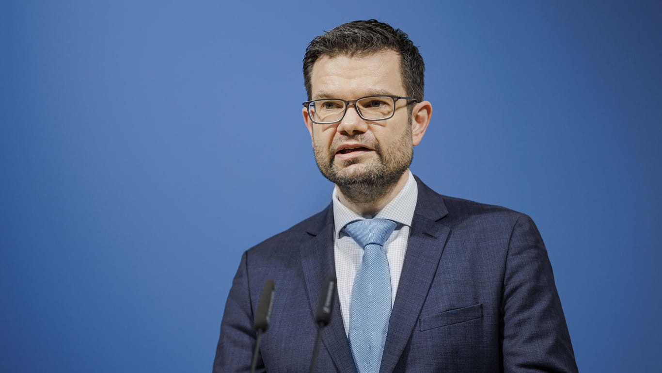 Marco Buschmann (FDP): Der Bundesjustizminister stellt Lockerungen der Corona-Maßnahmen ab März in Aussicht.
