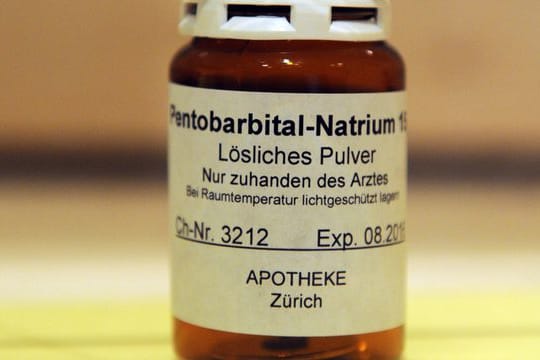 Die Kläger wollen die Erlaubnis zum Kauf des Betäubungsmittels Natrium-Pentobarbital, um sich selbst zu töten.
