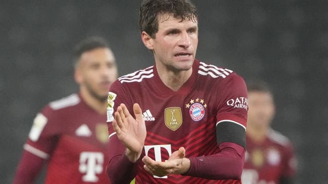 Will noch einige Jahre spielen: Thomas Müller feuert seine Mitspieler an. Will noch einige Jahre spielen: Thomas Müller feuert seine Mitspieler an.