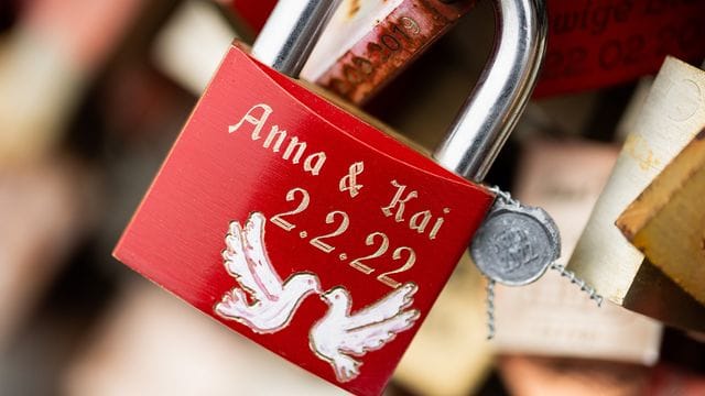 Im Februar gibt es mehrere Tage, die sich für ein besonderes Hochzeitsdatum eignen, darunter die Schnapszahl-Daten 2. Im Februar gibt es mehrere Tage, die sich für ein besonderes Hochzeitsdatum eignen, darunter die Schnapszahl-Daten 2.