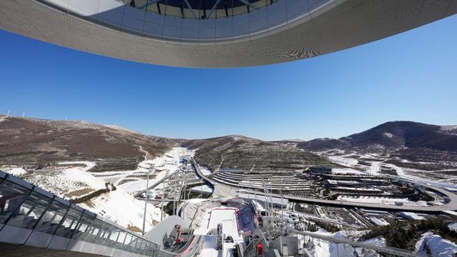 Das Skisportzentrum Zhangjiakou wurde eigens für die Winterspiele in der Bergregion im Nordwestens Pekings gebaut. Das Skisportzentrum Zhangjiakou wurde eigens für die Winterspiele in der Bergregion im Nordwestens Pekings gebaut.