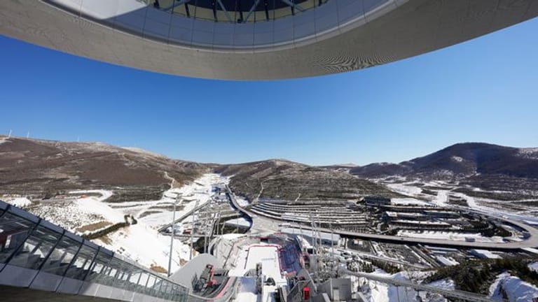 Das Skisportzentrum Zhangjiakou wurde eigens für die Winterspiele in der Bergregion im Nordwestens Pekings gebaut.